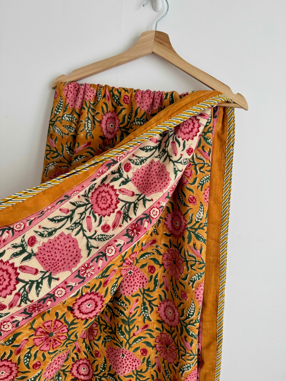 Honey Garden Lightweight Cotton Quilt - King Bed Size