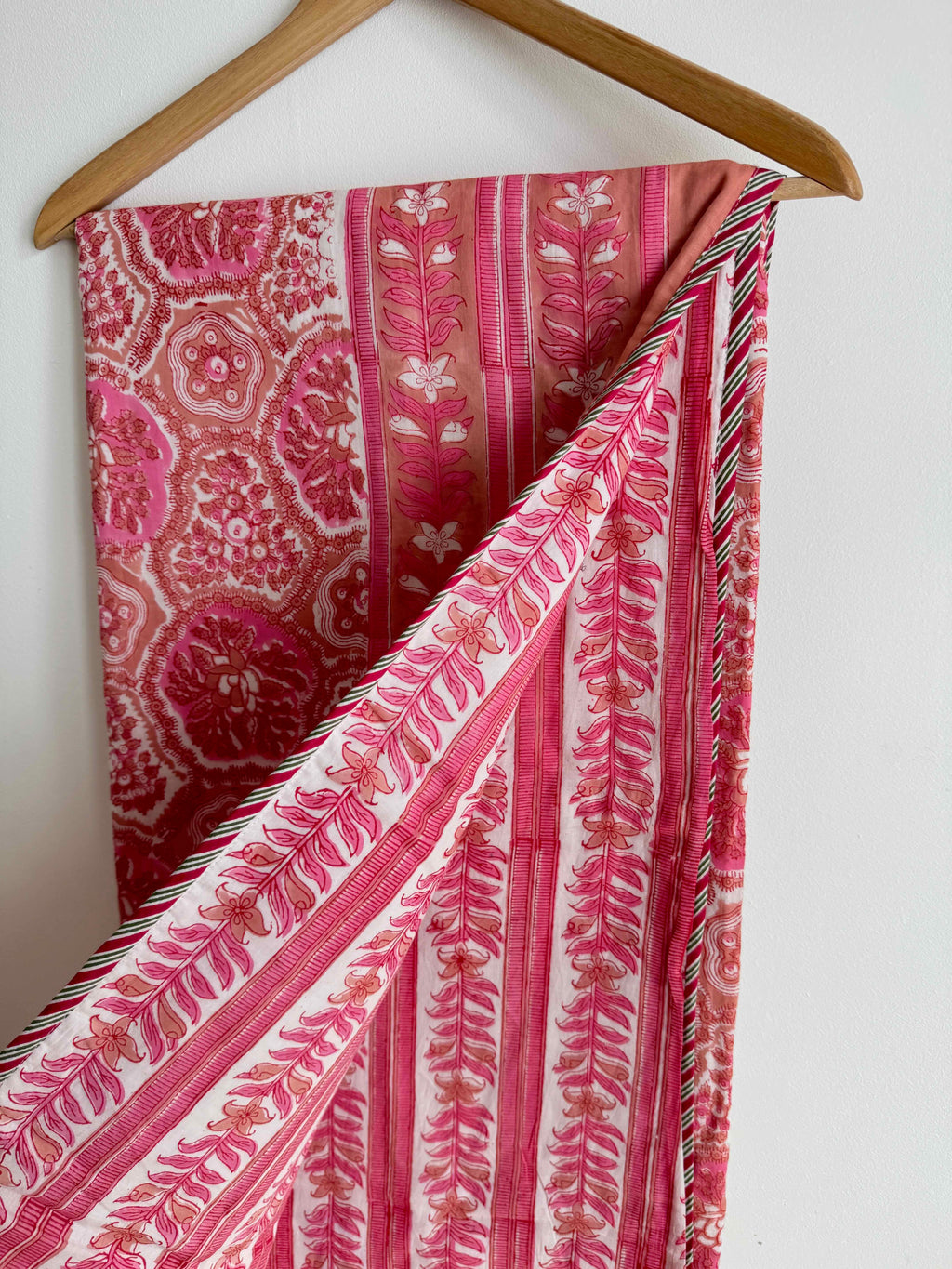 Bright Pink Vines Cotton Quilt - Double Bed Size