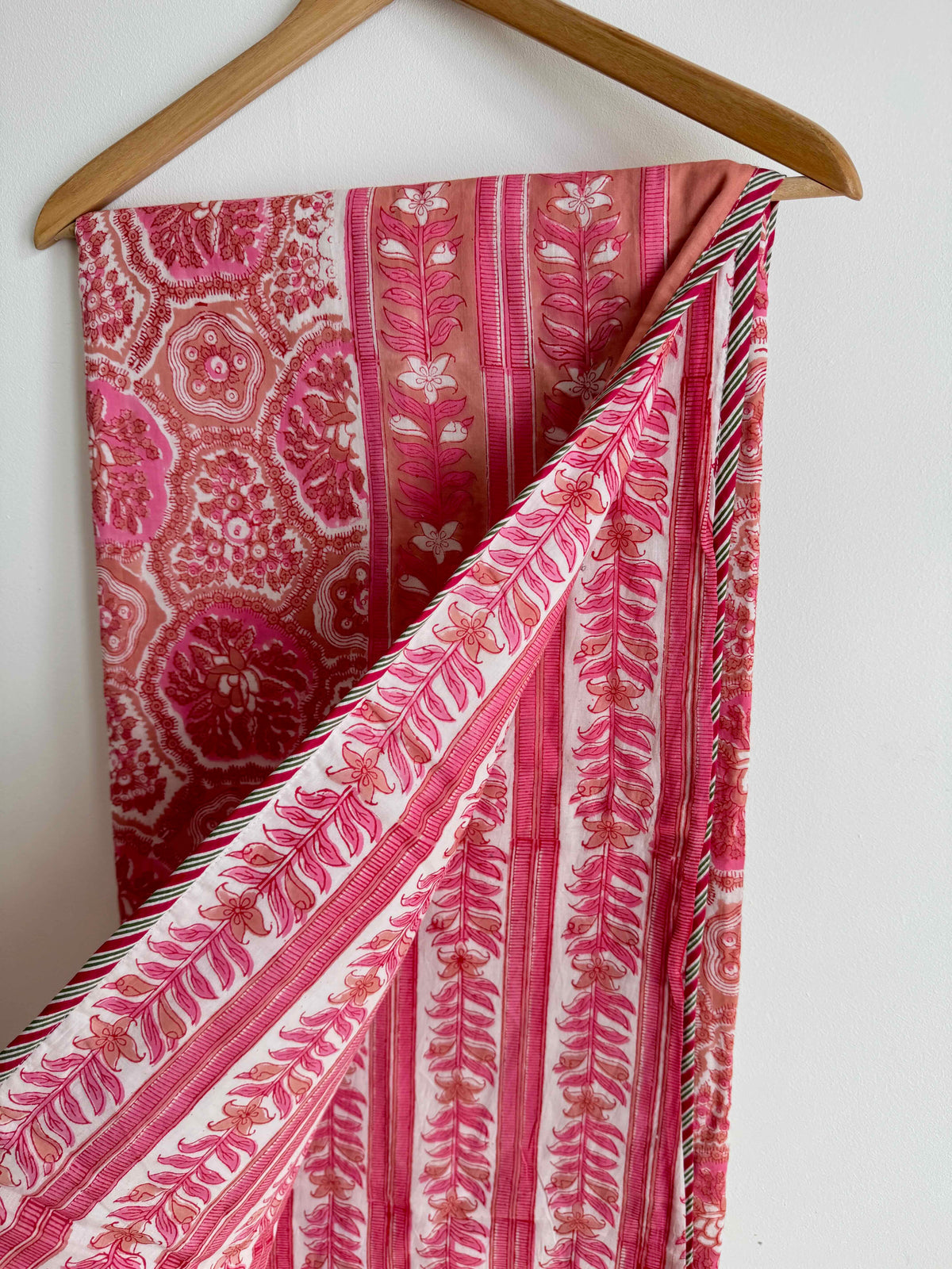 Bright Pink Vines Cotton Quilt - Double Bed Size